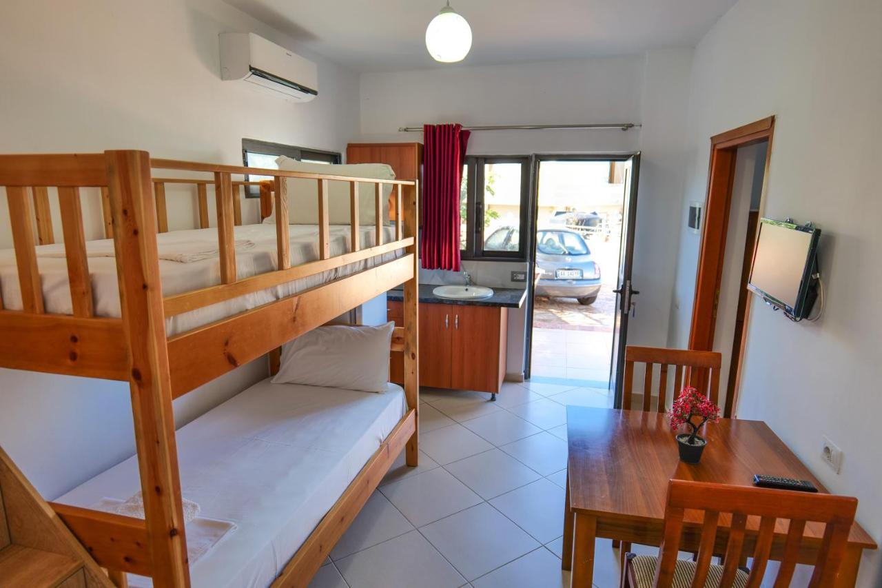Guest House Gerard Εξαμίλιο Εξωτερικό φωτογραφία